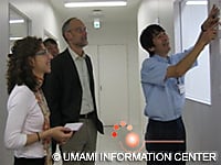 Dr. McGee mit Dr. Kuroda (R) und Dr. San Gabriel (L)