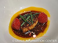 Escalope de Foie Gras Poele, Senteur de Combawa et Poivre Sansho Sauce Anguille Caramelise a la Framboise, Coulis de Mangue au Yuzu của Chef Tadashi Yabe