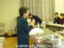 Discurso de abertura da Sra. Ikuko Yoshida, Diretora da Escola Técnica de Culinária Niigata