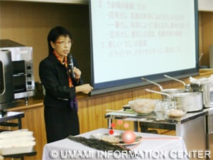 Umami Palestra pelo Dr. Kumiko Ninomiya, Diretor do Centro de Informação Umami